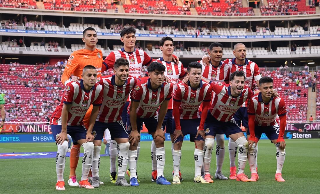Chivas en el estadio Akron, previo a un partido - Foto: Imago7