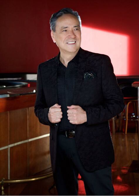 El cantante mexicano Gustavo Nakatani Ávila, mejor conocido como Yoshio, murió a los 59 años de edad, por complicaciones del coronavirus, después de pasar 10 días internado en el hospital de Xoco. (Foto: @YoshioOficial)