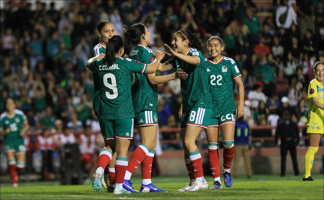 Jugadoras de la Selección Mexicana Femenil celebran uno de los nueve goles ante las Islas Vírgenes. FOTO: Imago7