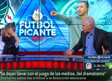 Tuca Ferretti reventó al Chicharito Hernández... y hasta a Álvaro Morales le tocó regaño