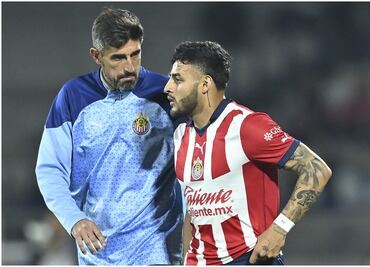 Afición de Pumas se burla de Alexis Vega y le vuelven a gritar "borracho"