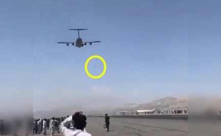 Video capta el momento en el que personas caen de un avión por huir de Kabul