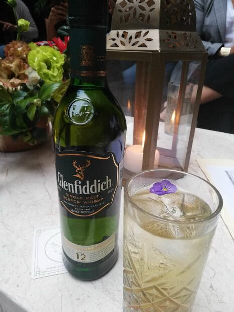 Las mujeres también conocen y disfrutan de un buen whisky