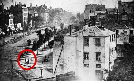 Él es el primer hombre que apareció en una fotografía 