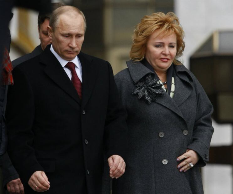 Vladimir Putin entre su ex, la amante y la conejita de Playboy