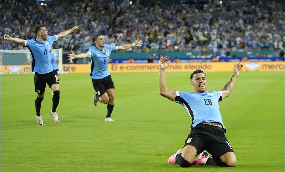 Maximiliano Araujo celebra la primera anotación de Uruguay ante Panamá. FOTO: AP