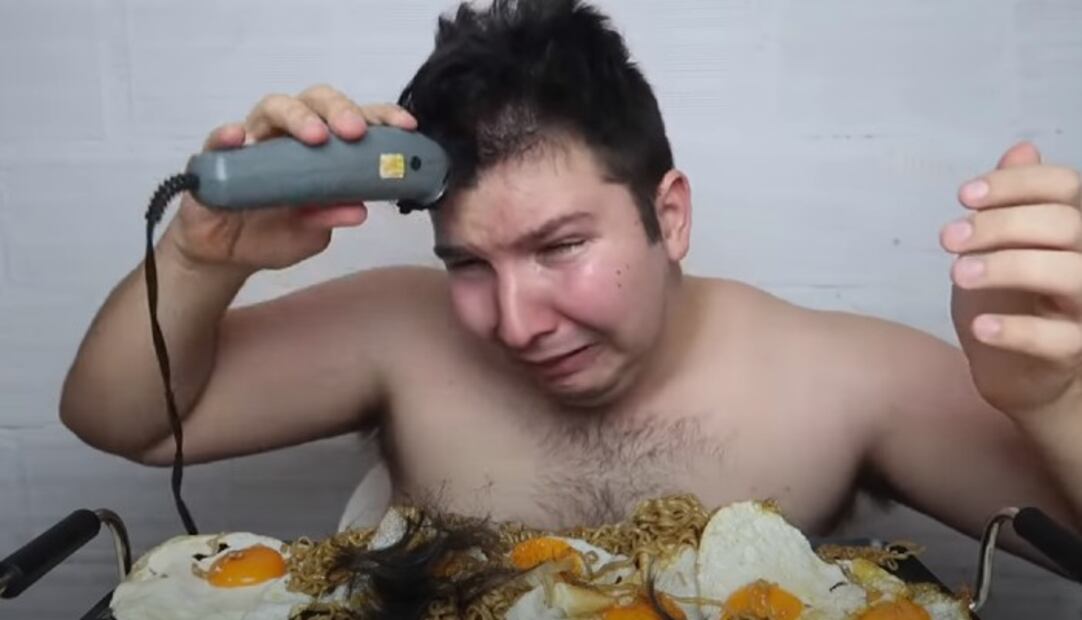 Nikocado Avocado, el youtuber que come sin parar para complacer a sus seguidores
