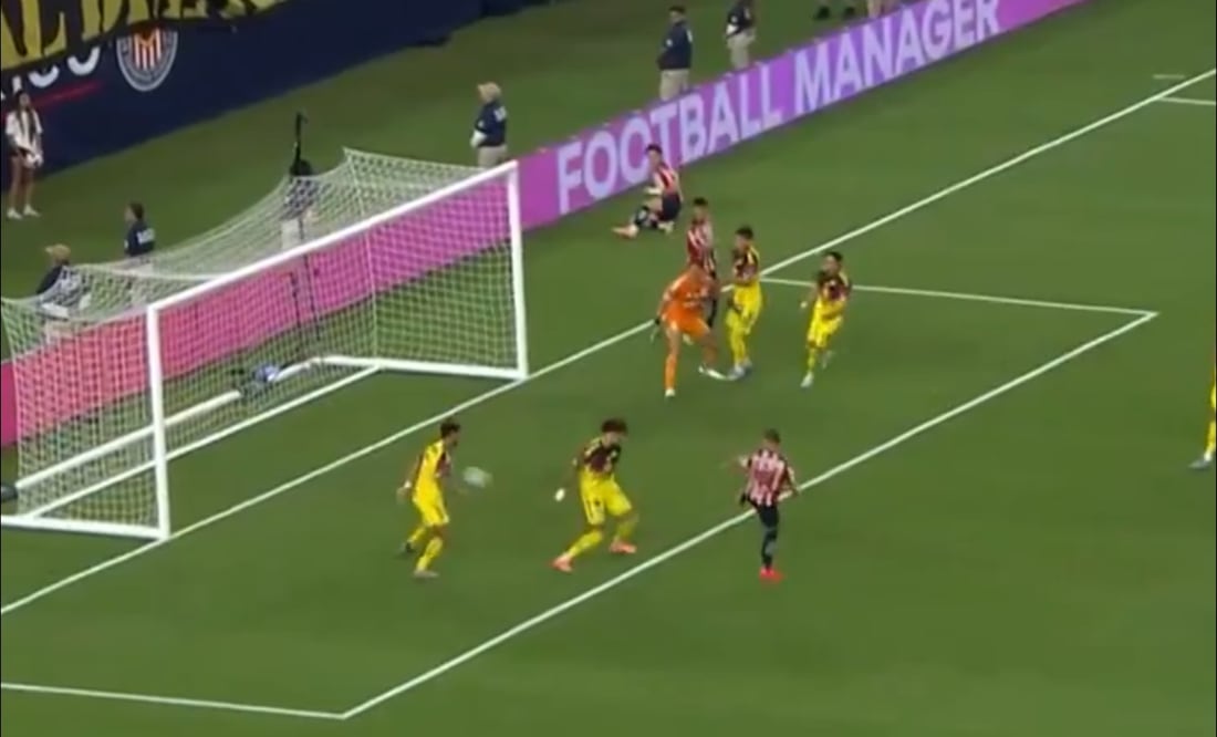 Javier Hernández abrió el marcador en el duelo entre Chivas y América. FOTO: Captura