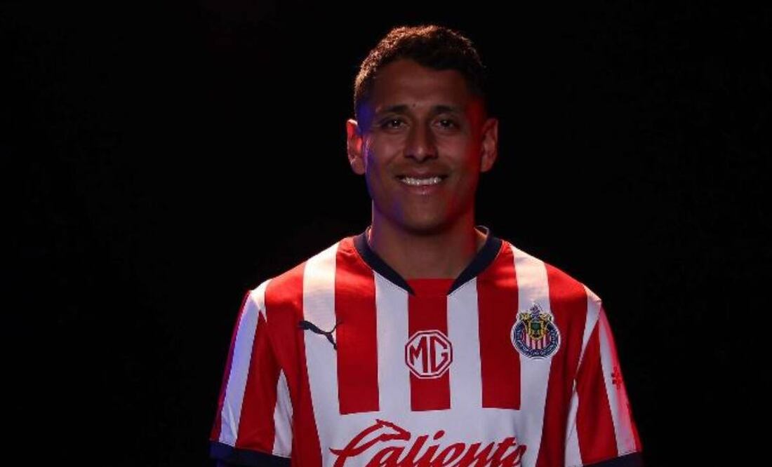 Romo buscará la titularidad con el equipo rojiblanco. Foto: @Chivas.