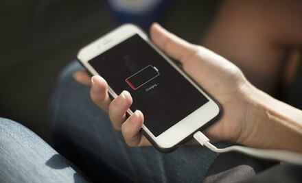 La “carga rápida” destruye más rápido la batería de tu celular