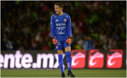 Luis Ezequiel Unsain, portero de Necaxa, agrede a camarógrafo luego de ser eliminado por los Tigres 