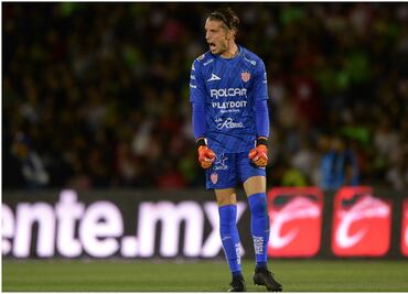 Luis Ezequiel Unsain, portero de Necaxa, agrede a camarógrafo luego de ser eliminado por los Tigres