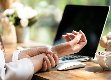 ¡Falso! El uso de la computadora o celular no provoca el síndrome del túnel carpiano