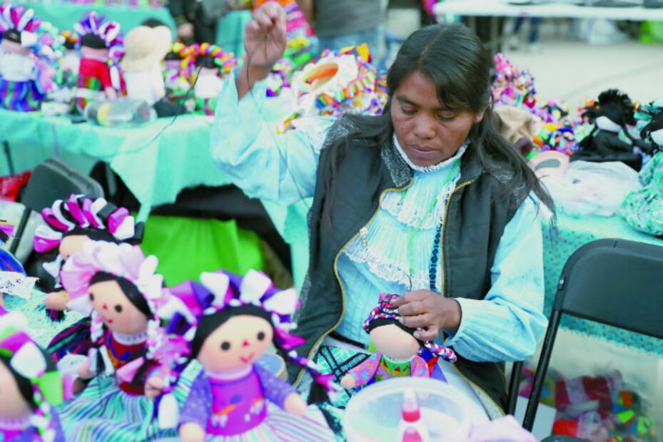 “Lele”, la muñeca gigante otomí ya está en la CDMX