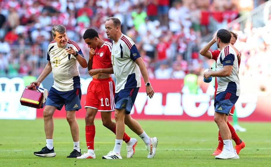 Jamal Musiala se desvaneció en partido del Bayer Munich / Foto: EFE