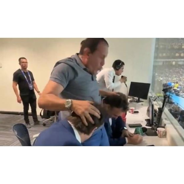 Cuauhtémoc Blanco humilló a David Faitelson y Ricardo La Volpe en plena transmisión de Televisa. Foto: Especial