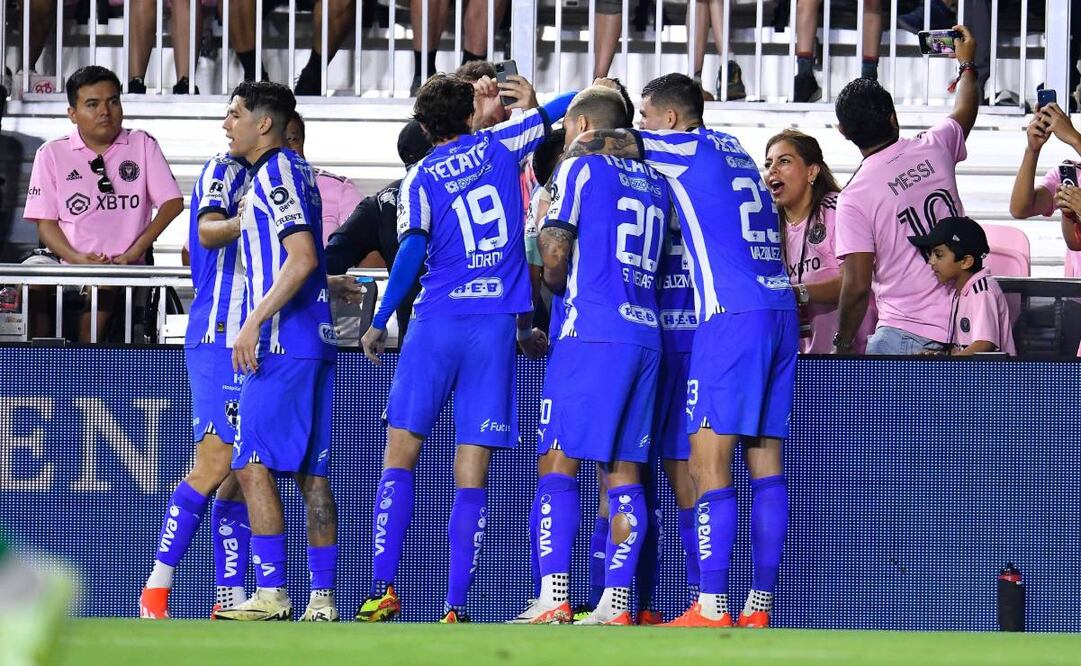 Los jugadores de Monterrey festejan el gol del empate parcial de Maxi Meza ante el Inter Miami. Foto: @Rayados