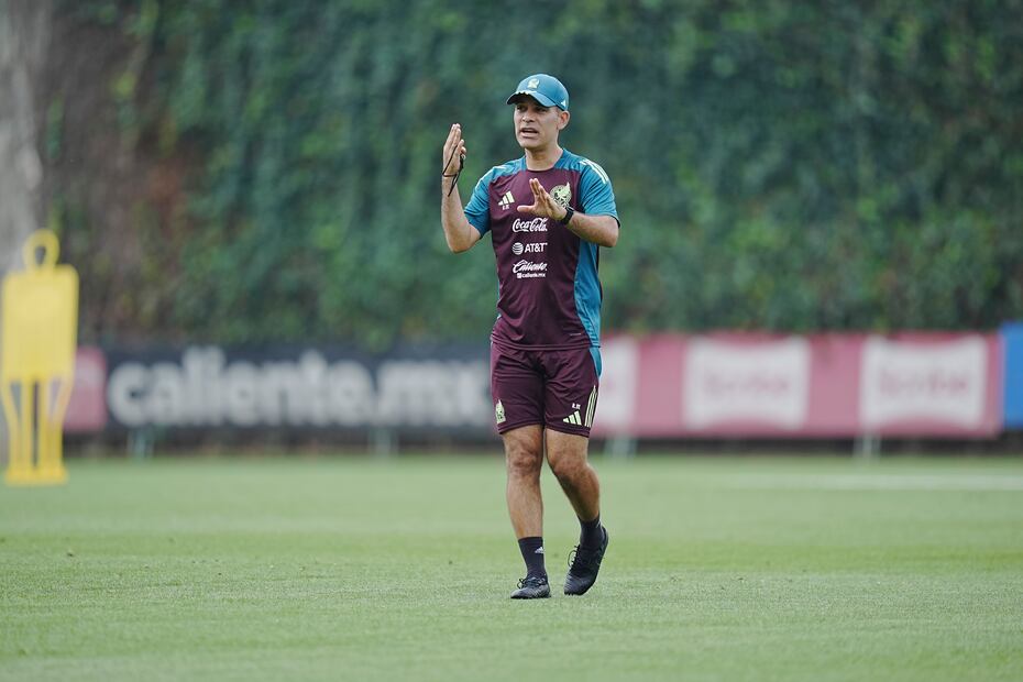 Rafael Márquez, auxiliar técnico de Javier Aguirre, interviene en las prácticas de la Selección Mexicana. FOTO: Imago7