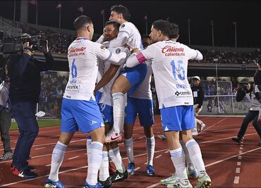 Cruz Azul mantiene la ventaja hasta el descanso del partido vs Pumas en el Olímpico Universitario