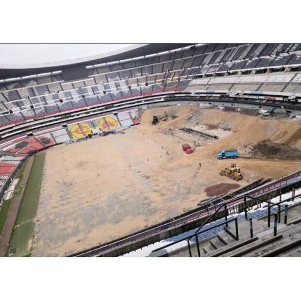La zona de palcos y la cancha ya fueron removidos en el Estadio Azteca. Foto: Especial