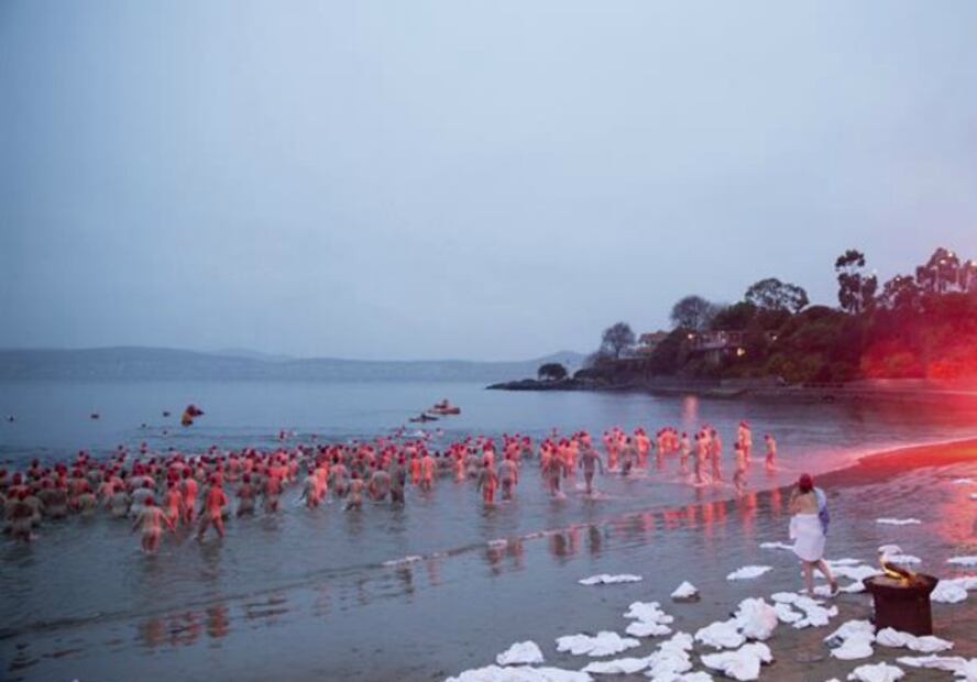 Lugares donde es tradición nadar en agua helada en invierno 