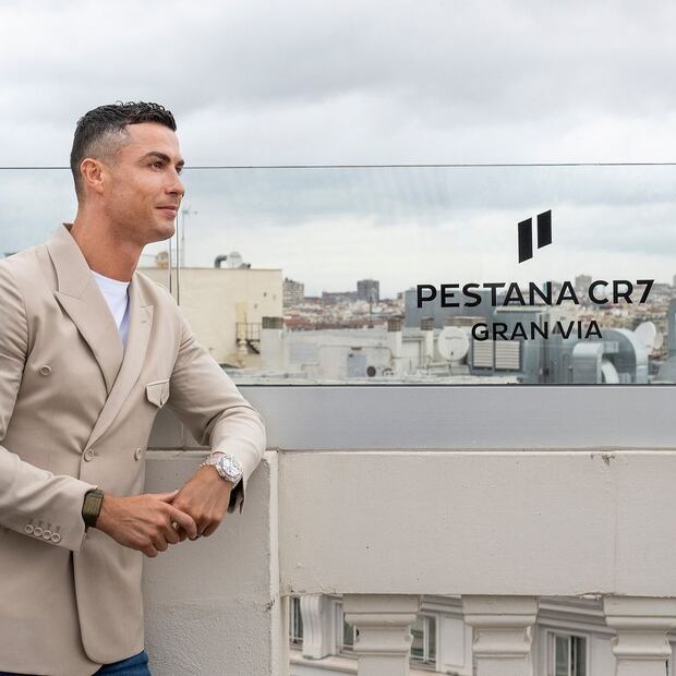 Cristiano Ronaldo, no solo destaca en la cancha, sino que también ha dejado su huella en el mundo hotelero. Fuente: Instagram @pestanacr7