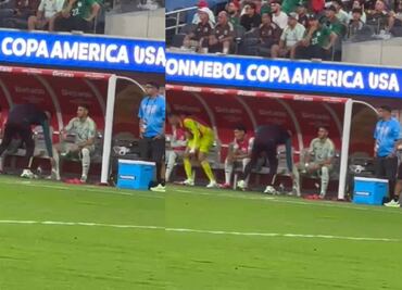 Santiago Giménez sacó su frustración en la banca luego de su mala actuación ante Venezuela