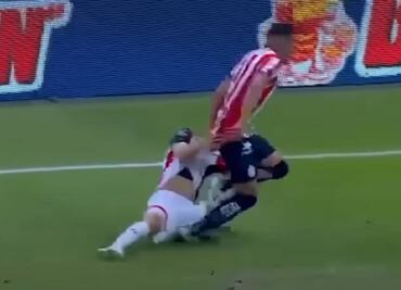 VAR revela que un gol del Atlas en el Clásico Tapatío debió ser invalidado