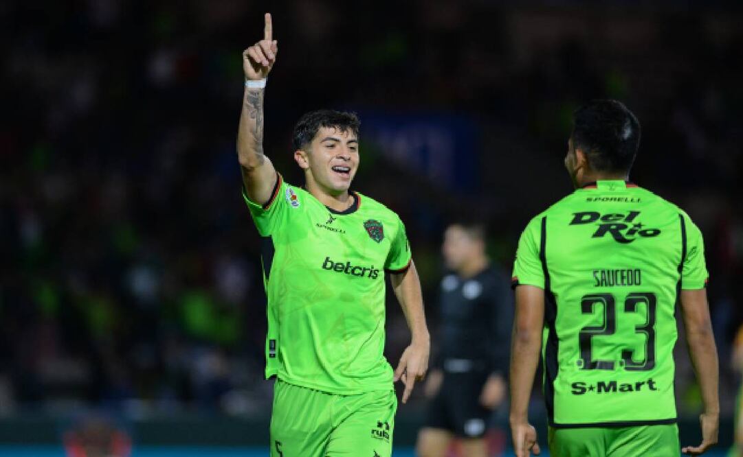 Denzell García festeja uno de los tres goles con los que Bravos derrotó al San Luis. Foto: Imago7