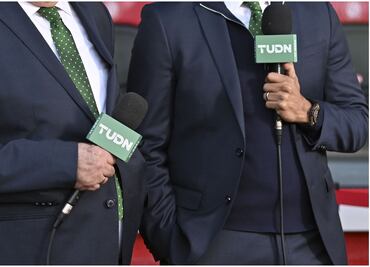 VIDEO: Comentarista de TUDN se arrepiente y pide disculpas por cánticos homofóbicos contra Chivas