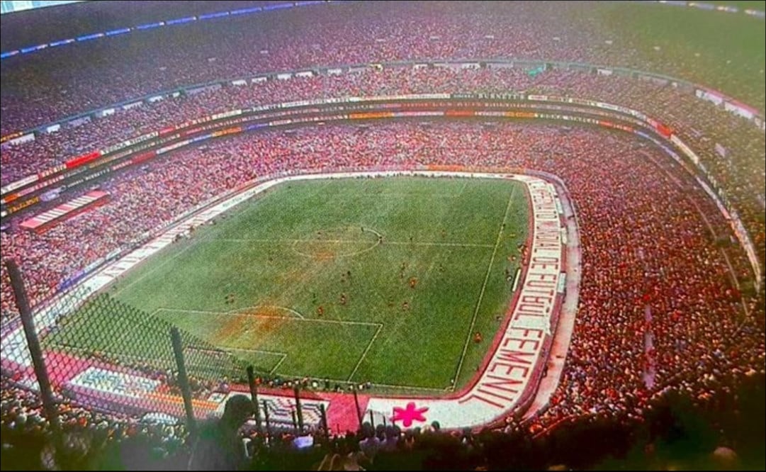 Estadio Azteca, durante el Mundial Femenil 1971. FOTO: @MXESTADIOS