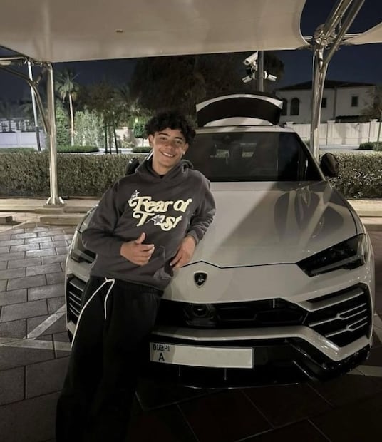 Cristiano Jr. con su nuevo carro Foto: Especial