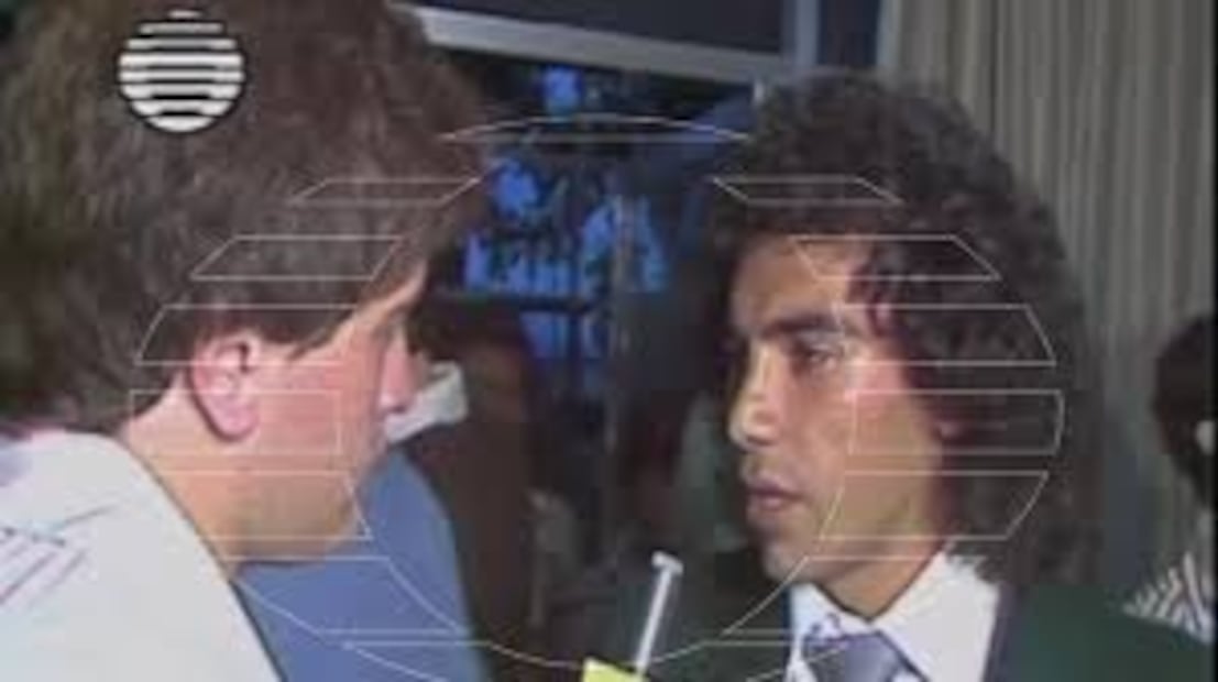 Desde muy joven, Fernando Schwartz cubrió la carrera de Hugo Sánchez. Foto: Televisa