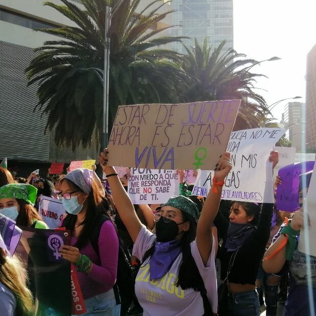 Marcha 8M: Las fotos, los mensajes y las mujeres que luchan por justicia
