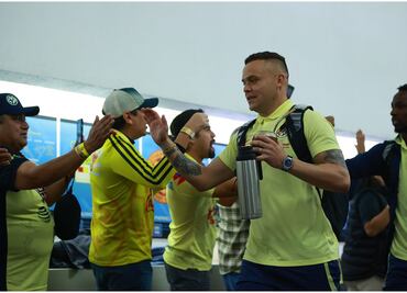 ¡Fiesta total! Abonados del América reciben al equipo entre ovaciones