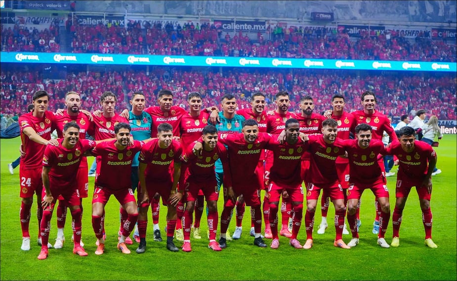 Los jugadores del Toluca posan antes de la gran final del Apertura 2025 / FOTO: Imago7