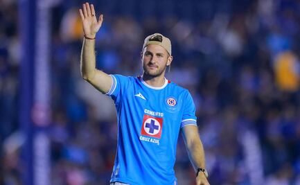 Santiago Giménez preocupado por su futuro ¿Se va del Feyenoord?