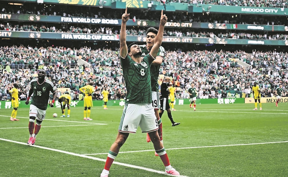 Raúl Jiménez en festejo de gol con la Selección Mexicana, durante el partido inaugural del Mundial de 2026 - Foto: AFP