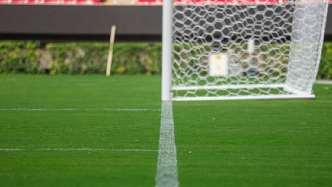Luego de semanas de trabajo, por fin el Estadio Akron tiene nueva cancha. Foto: Especial