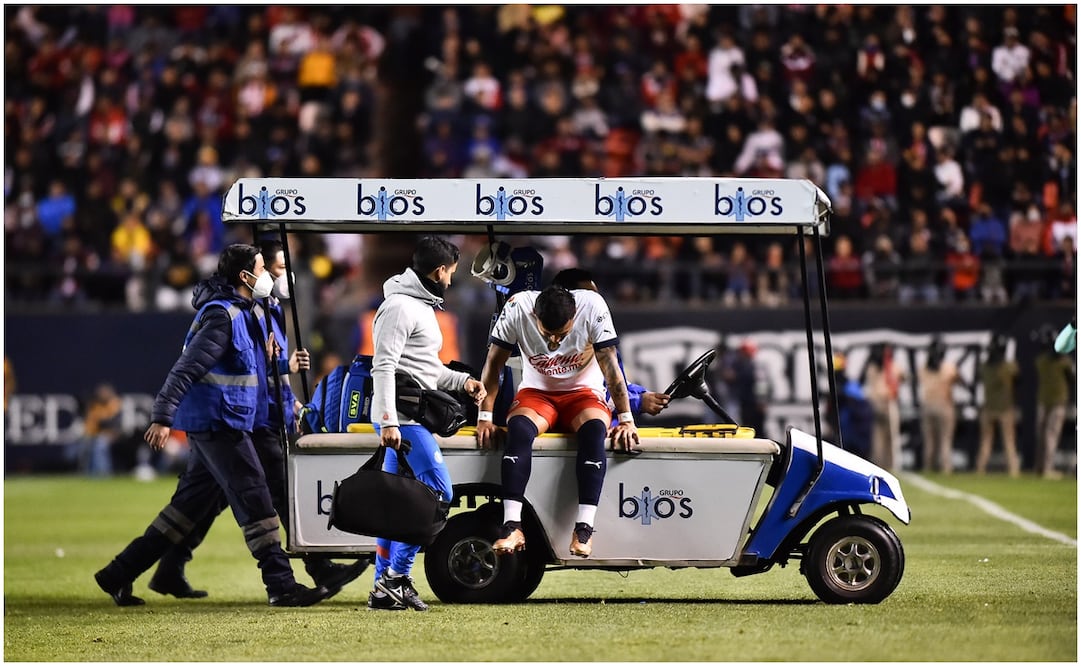 Alexis Vega lesionado en el Estadio Alfonso Lastras / FOTO: Imago7