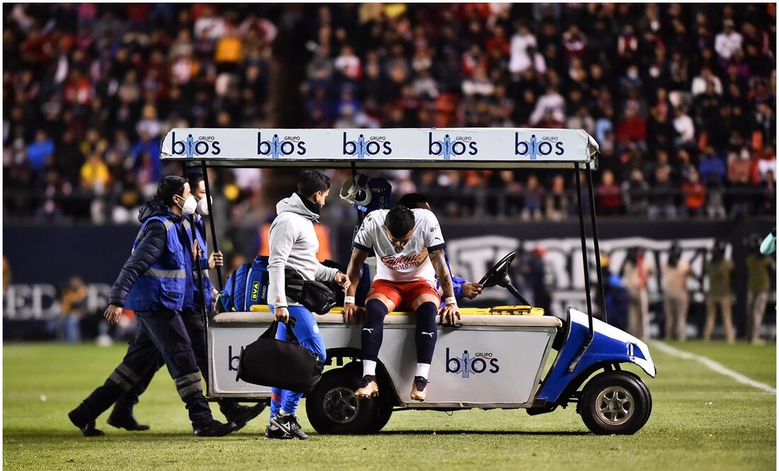 Alexis Vega lesionado en el Estadio Alfonso Lastras / FOTO: Imago7