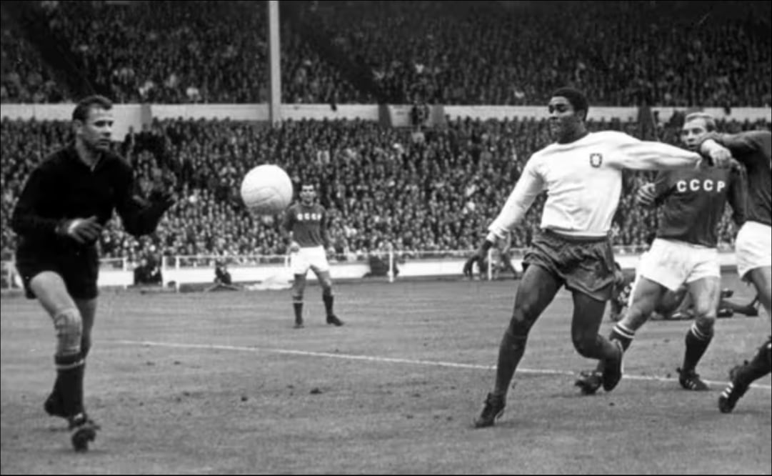 Eusebio colaboró con un gol en la victoria de Portugal sobre la Unión Soviética en el duelo por el tercer lugar del Mundial de 1966. FOTO: AP