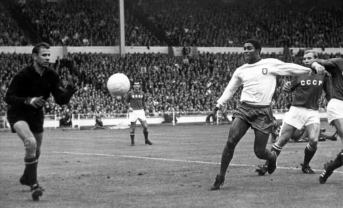 Eusebio colaboró con un gol en la victoria de Portugal sobre la Unión Soviética en el duelo por el tercer lugar del Mundial de 1966. FOTO: AP