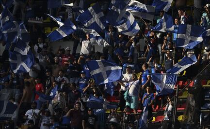 VIDEO: aficionados de Cruz Azul se pelean afuera del Estadio Olímpico Universitario antes del juego vs América
