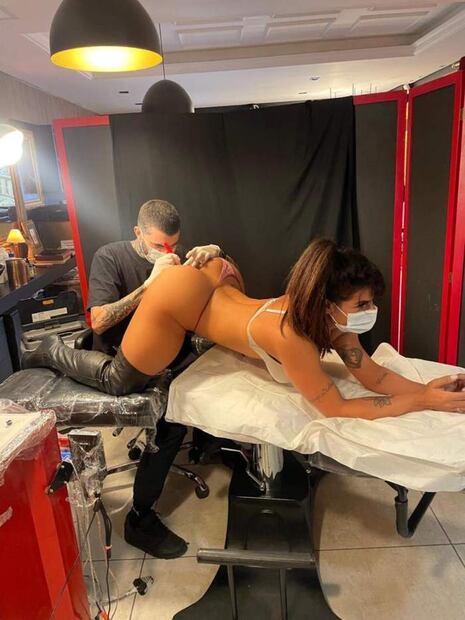 Suzy Cortez se hace otro tatuaje de Messi en la zona más íntima de su cuerpo