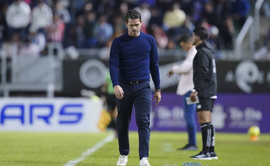 Fernando Gago clava la mirada en el césped tras un partido. FOTO: Imago7