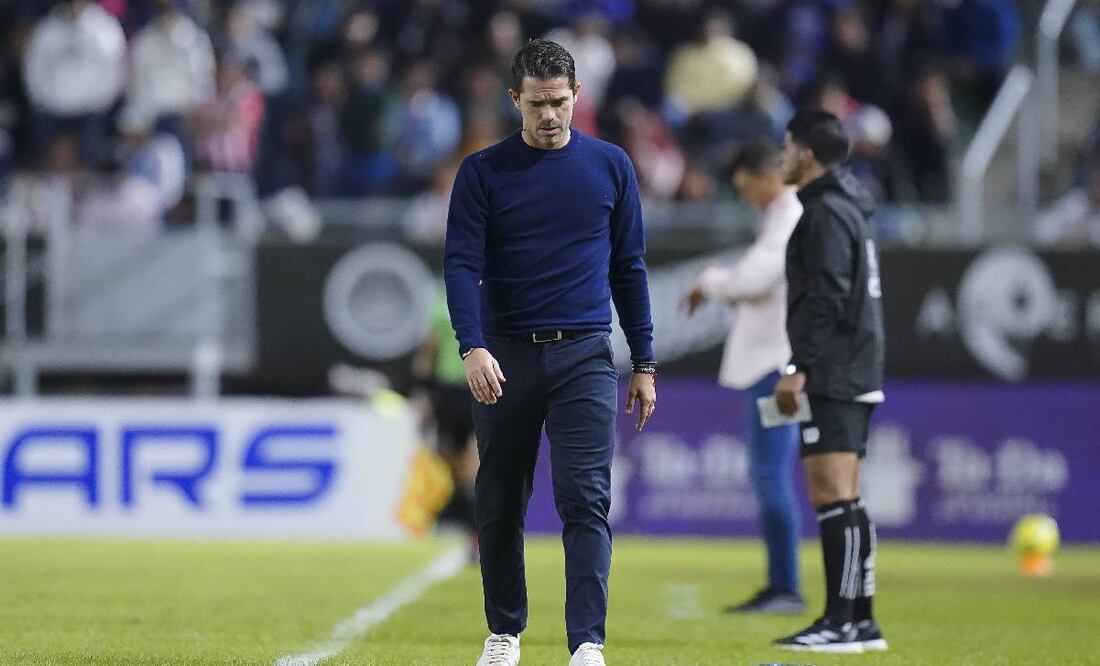 Fernando Gago clava la mirada en el césped tras un partido. FOTO: Imago7