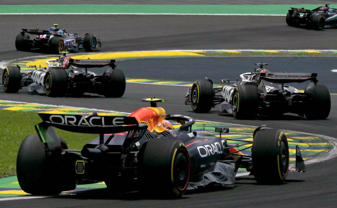 Max Verstappen también pudo sumar y tras cruzar la meta en el tercer lugar, agregó cinco unidades en el sábado. Foto: AFP.