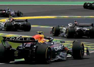 Checo Pérez fue octavo y Max Verstappen tercero en la carrera Sprint de Brasil