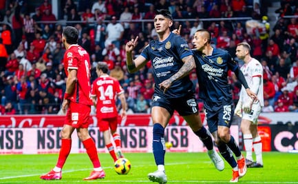 Chivas pide el audio original del VAR tras el gol anulado de Alan Pulido